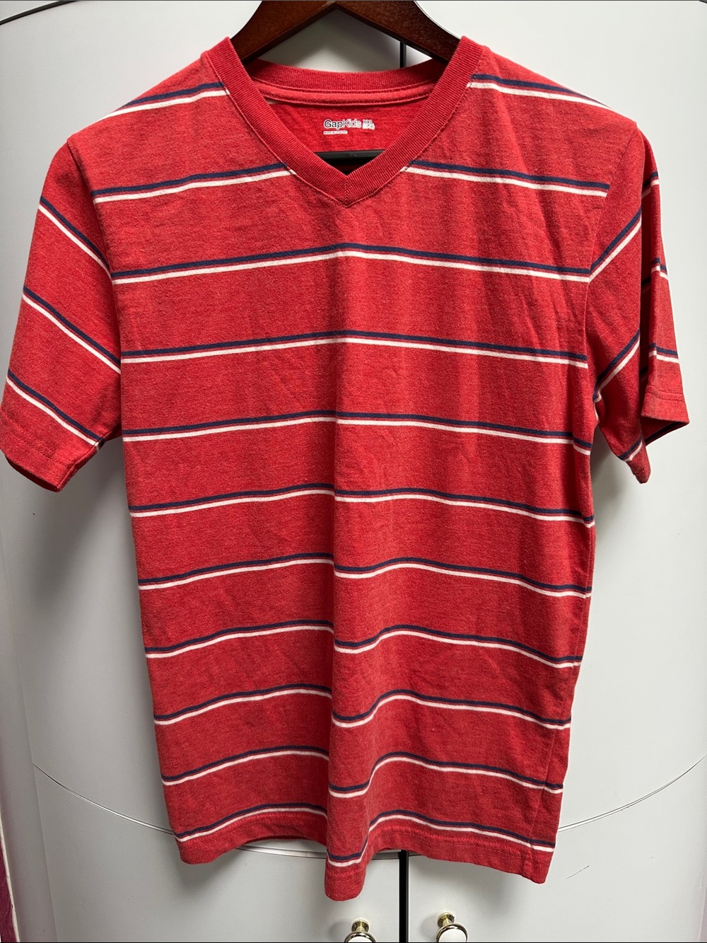 Gapkids XXL (14-16) Red Striped V-Neck Boys Shirt